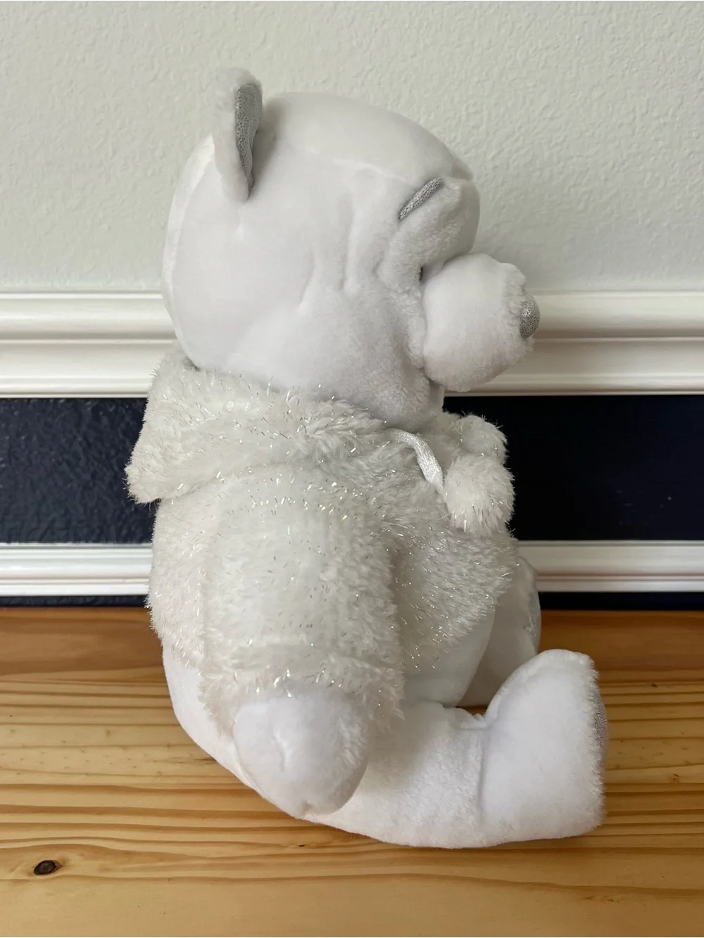 Disney Store Exclusive Winnie the Pooh Snowflake Pals All White Christmas Winter